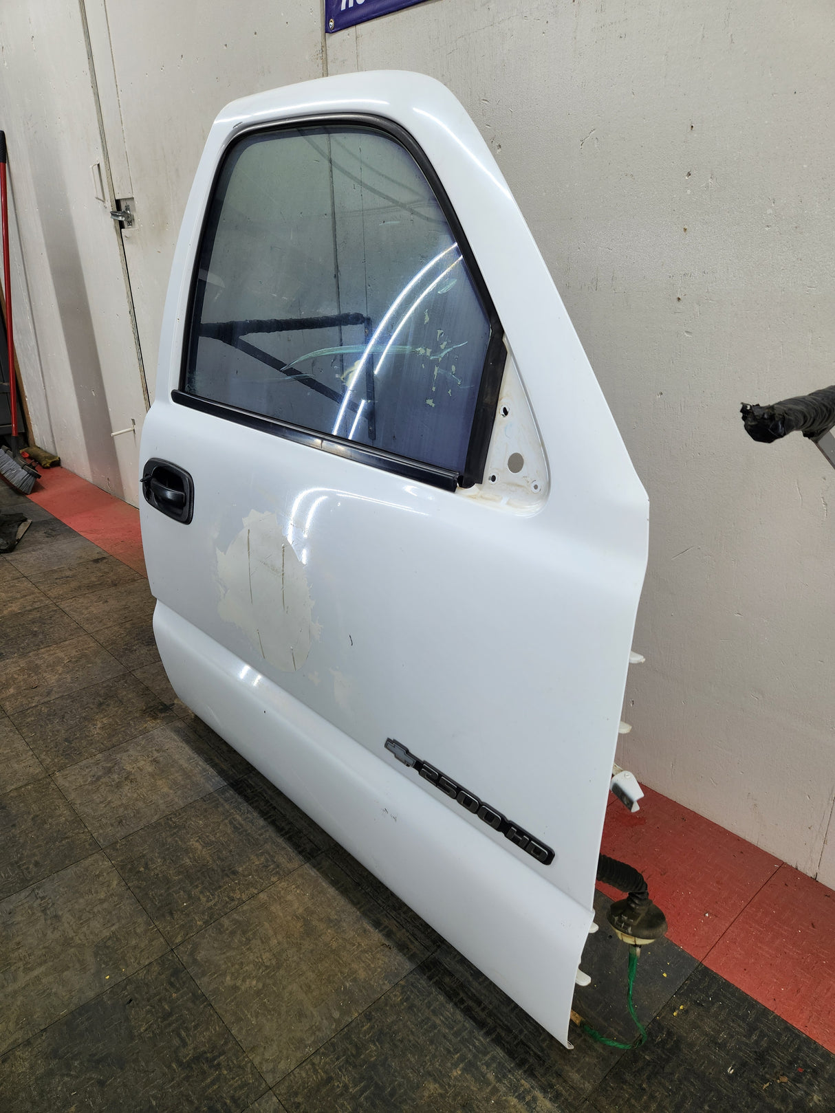 1999-2006 Chevrolet Silverado / GMC Sierra 1500 2500 3500 HD Front Passenger side Door RH