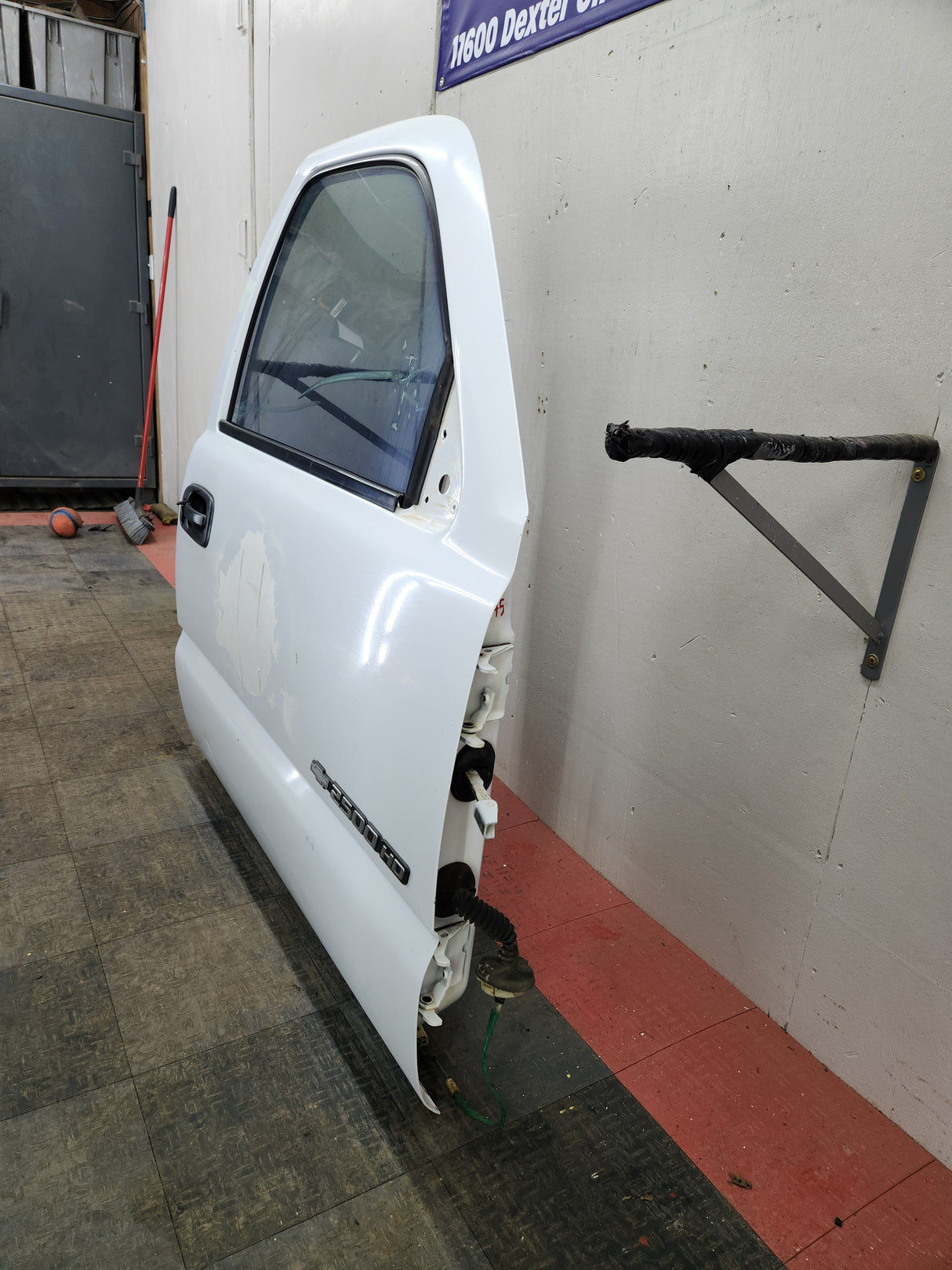 1999-2006 Chevrolet Silverado / GMC Sierra 1500 2500 3500 HD Front Passenger side Door RH