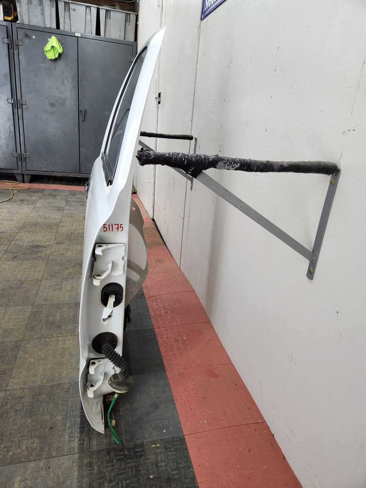 1999-2006 Chevrolet Silverado / GMC Sierra 1500 2500 3500 HD Front Passenger side Door RH