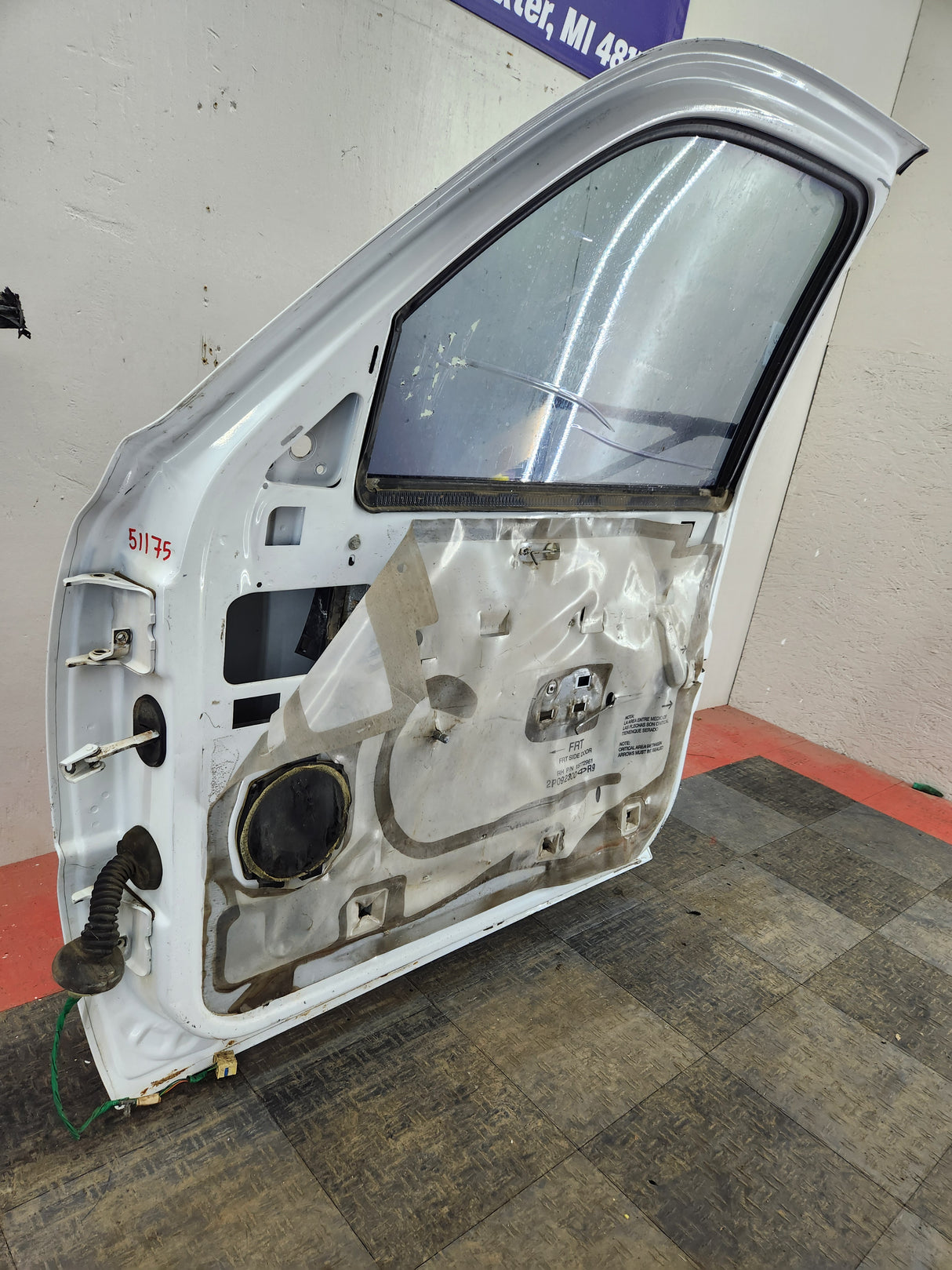 1999-2006 Chevrolet Silverado / GMC Sierra 1500 2500 3500 HD Front Passenger side Door RH