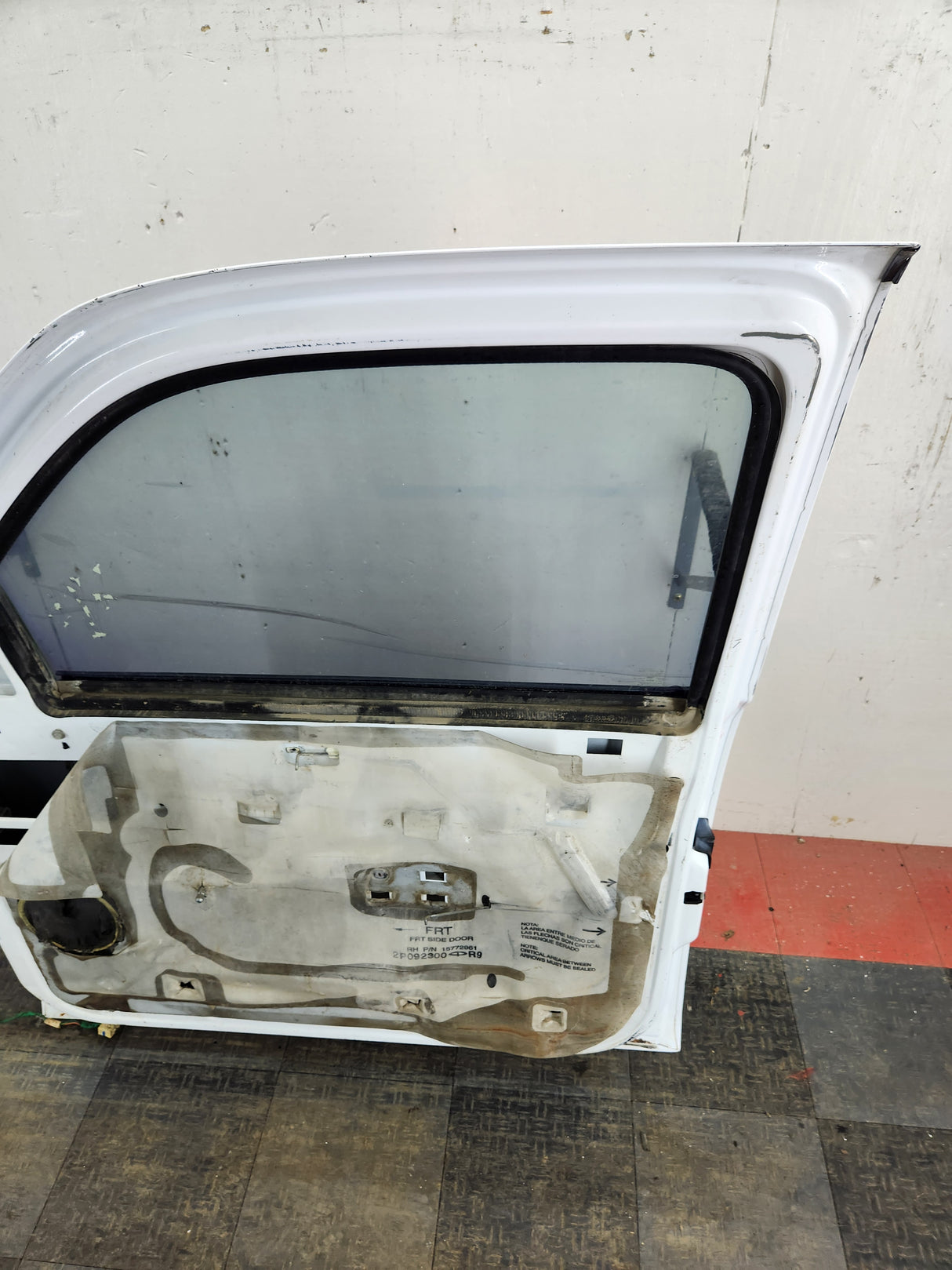 1999-2006 Chevrolet Silverado / GMC Sierra 1500 2500 3500 HD Front Passenger side Door RH
