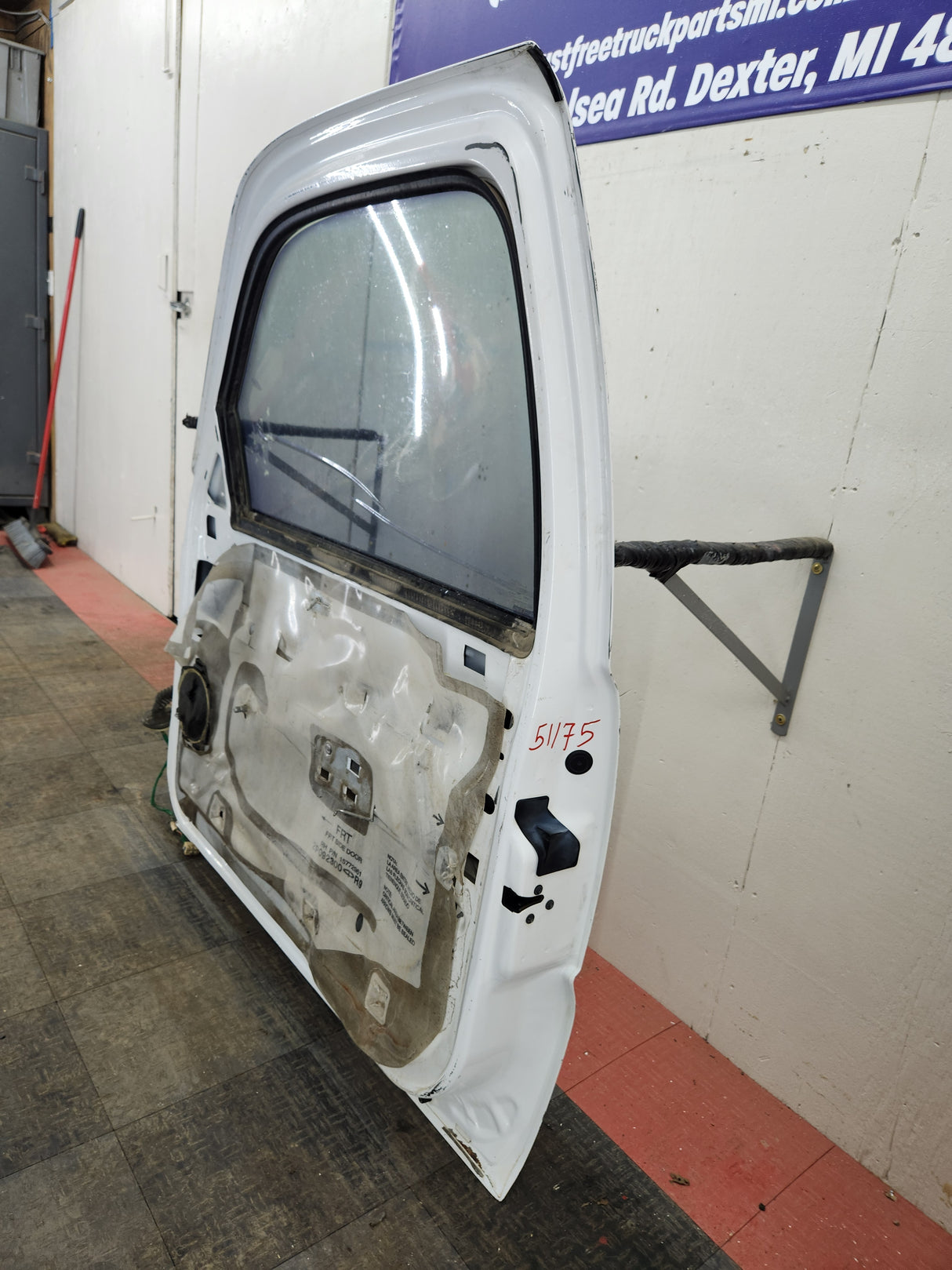 1999-2006 Chevrolet Silverado / GMC Sierra 1500 2500 3500 HD Front Passenger side Door RH