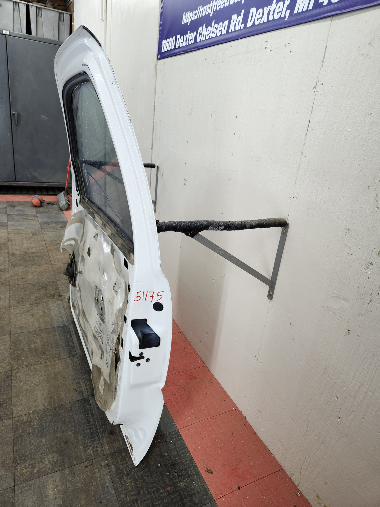 1999-2006 Chevrolet Silverado / GMC Sierra 1500 2500 3500 HD Front Passenger side Door RH
