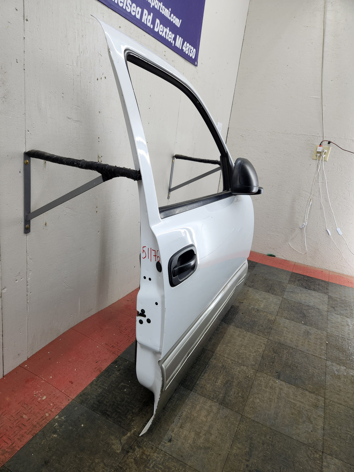 1999-2006 Chevrolet Silverado / GMC Sierra 1500 2500 3500 HD Front Passenger side Door RH