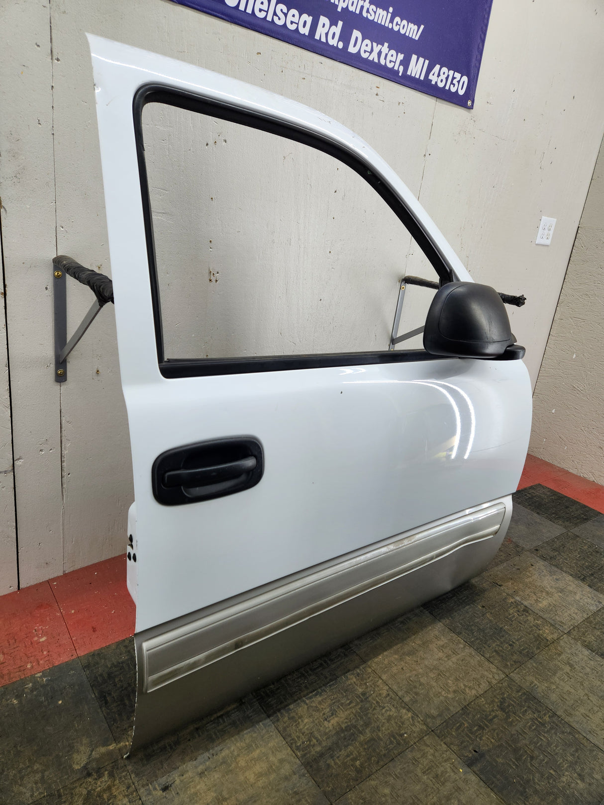 1999-2006 Chevrolet Silverado / GMC Sierra 1500 2500 3500 HD Front Passenger side Door RH
