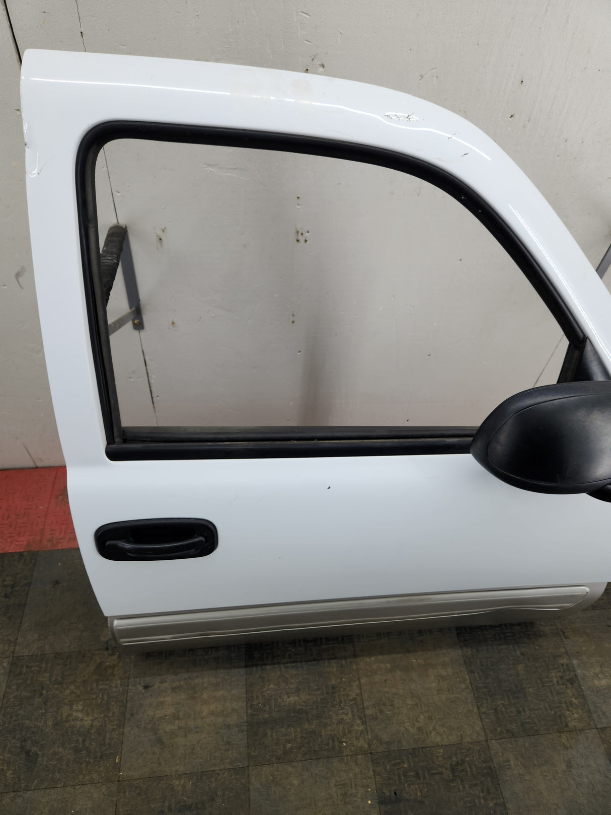 1999-2006 Chevrolet Silverado / GMC Sierra 1500 2500 3500 HD Front Passenger side Door RH