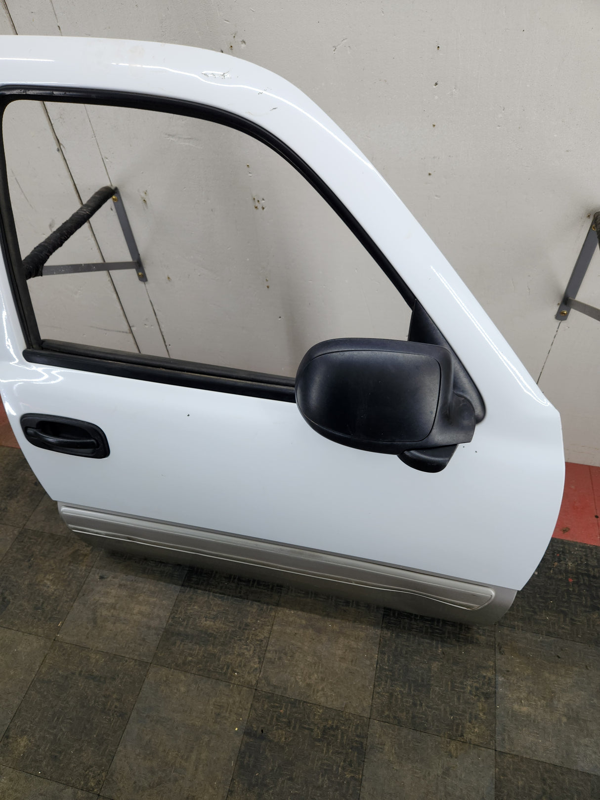 1999-2006 Chevrolet Silverado / GMC Sierra 1500 2500 3500 HD Front Passenger side Door RH