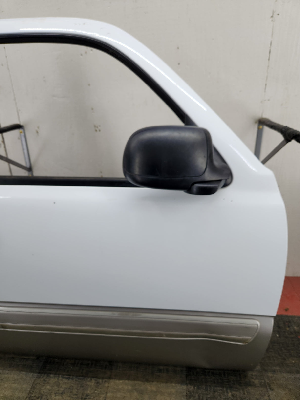 1999-2006 Chevrolet Silverado / GMC Sierra 1500 2500 3500 HD Front Passenger side Door RH
