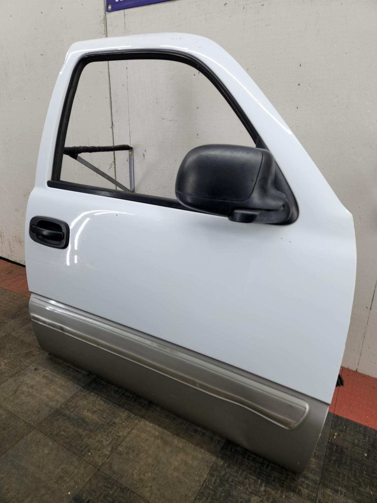 1999-2006 Chevrolet Silverado / GMC Sierra 1500 2500 3500 HD Front Passenger side Door RH