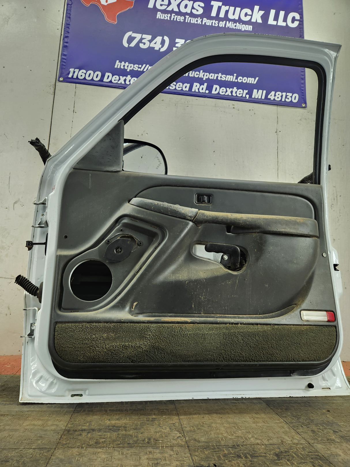 1999-2006 Chevrolet Silverado / GMC Sierra 1500 2500 3500 HD Front Passenger side Door RH