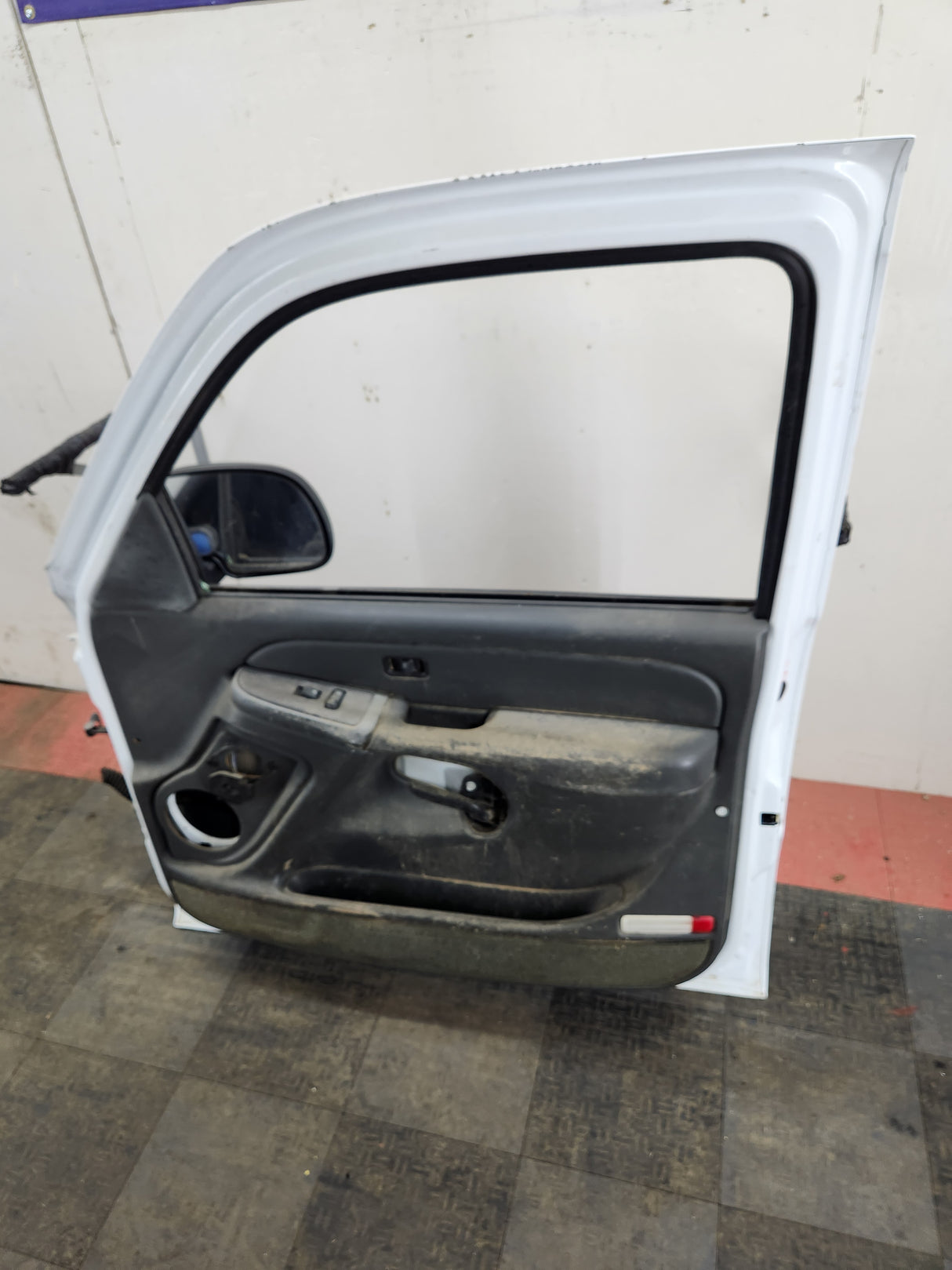 1999-2006 Chevrolet Silverado / GMC Sierra 1500 2500 3500 HD Front Passenger side Door RH