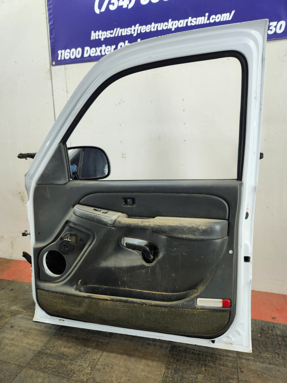 1999-2006 Chevrolet Silverado / GMC Sierra 1500 2500 3500 HD Front Passenger side Door RH