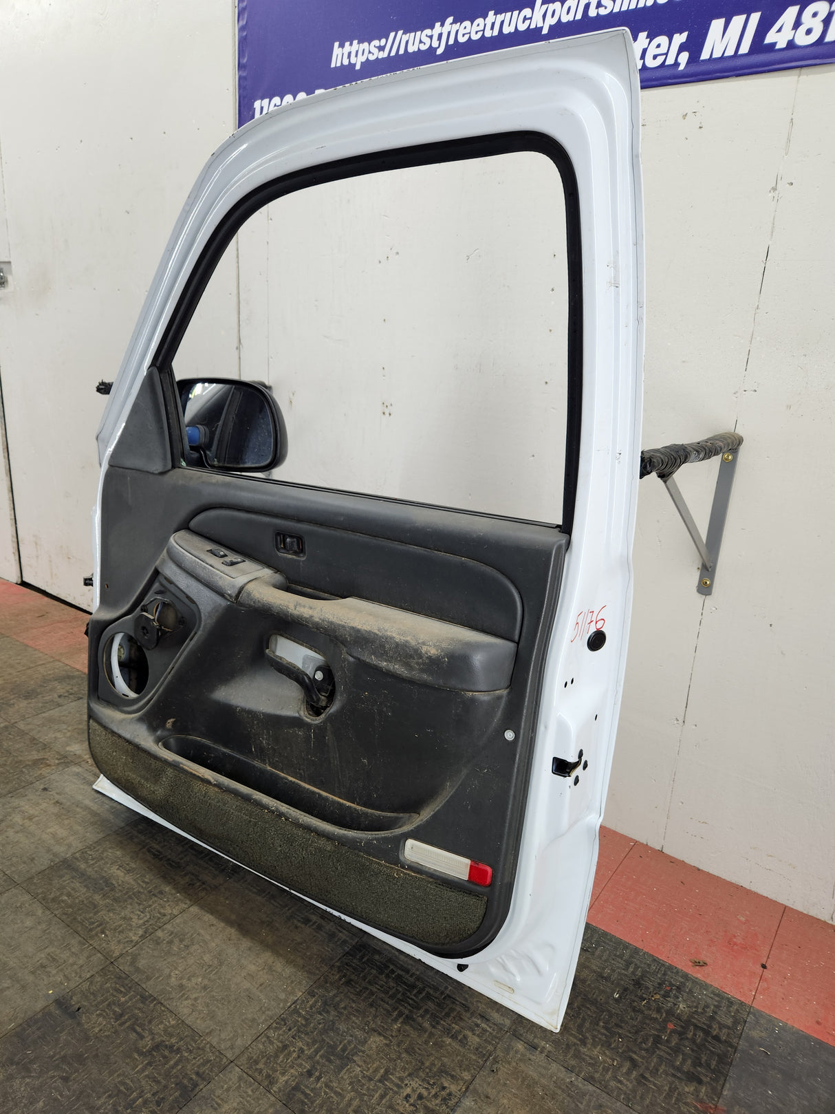 1999-2006 Chevrolet Silverado / GMC Sierra 1500 2500 3500 HD Front Passenger side Door RH