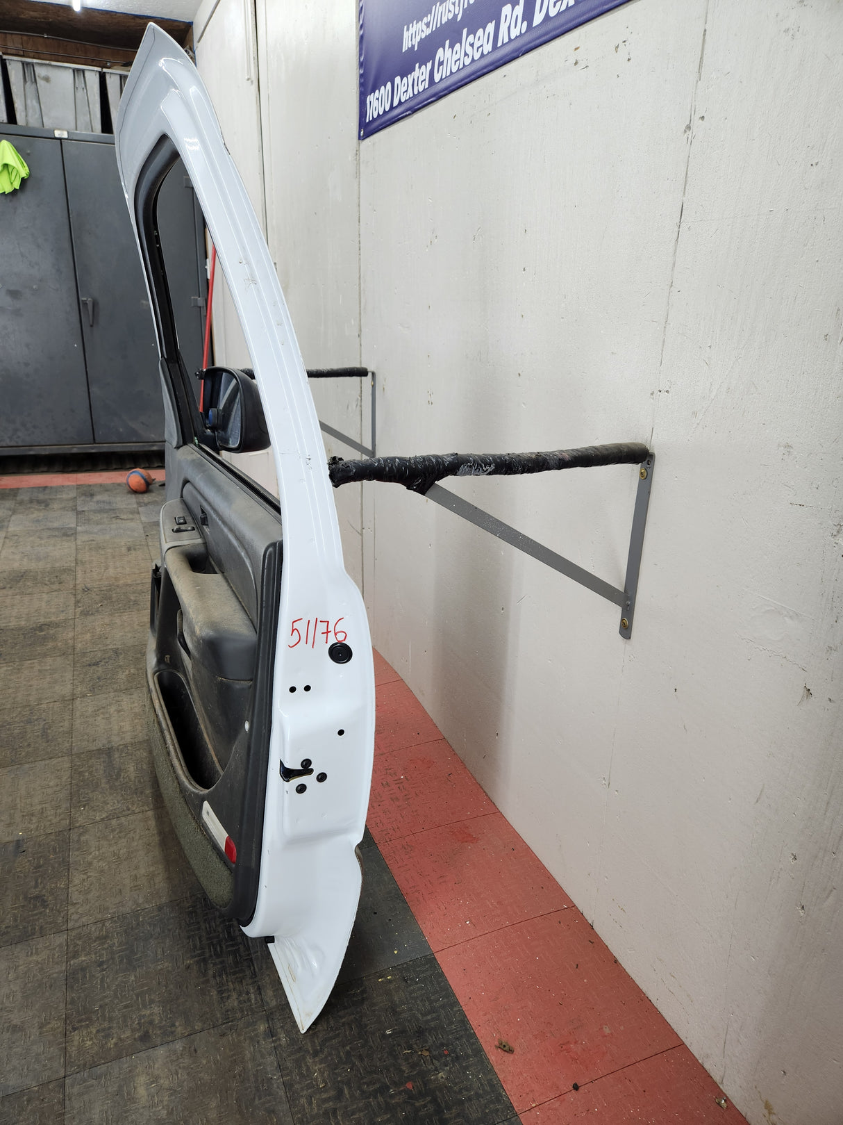 1999-2006 Chevrolet Silverado / GMC Sierra 1500 2500 3500 HD Front Passenger side Door RH