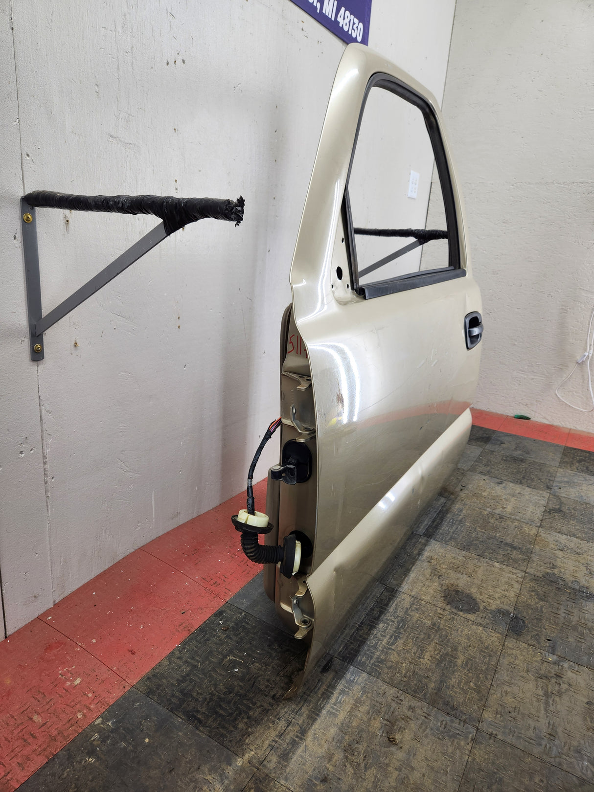 1999-2006 Chevrolet Silverado / GMC Sierra 1500 2500 3500 HD Front Driver side Door LH