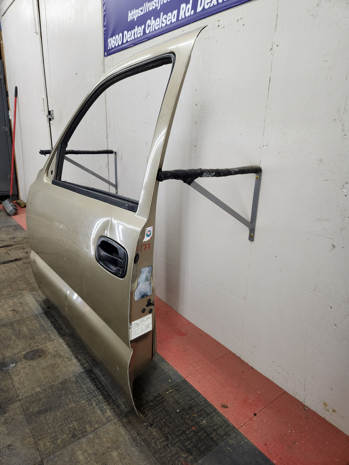 1999-2006 Chevrolet Silverado / GMC Sierra 1500 2500 3500 HD Front Driver side Door LH
