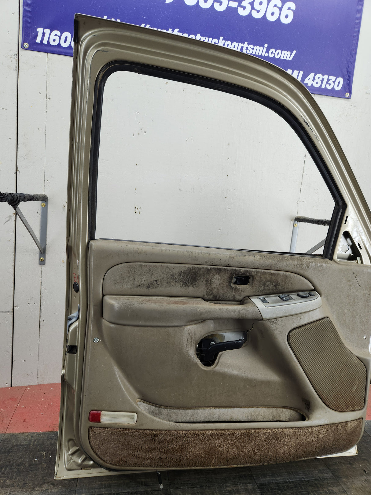 1999-2006 Chevrolet Silverado / GMC Sierra 1500 2500 3500 HD Front Driver side Door LH