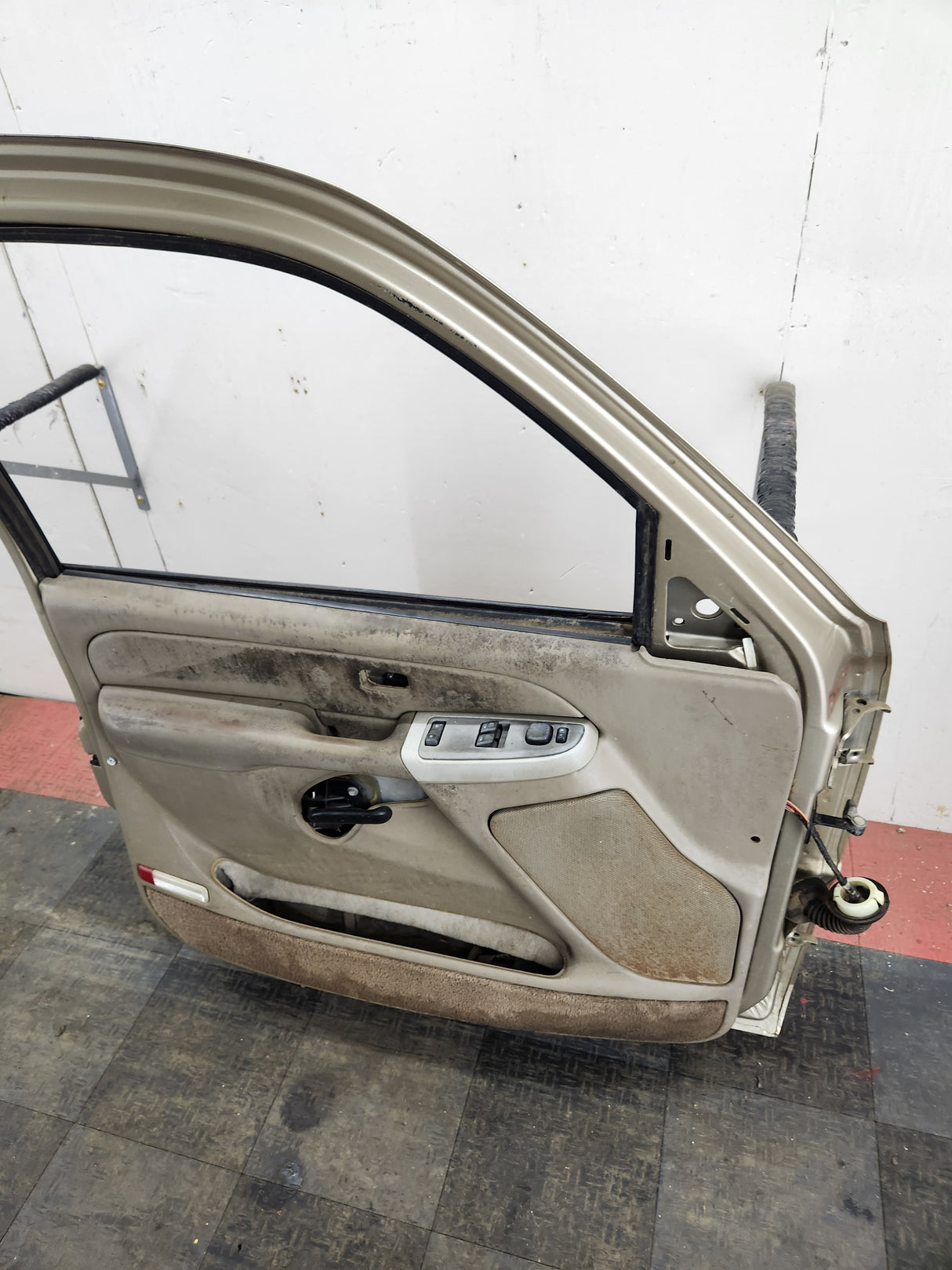 1999-2006 Chevrolet Silverado / GMC Sierra 1500 2500 3500 HD Front Driver side Door LH