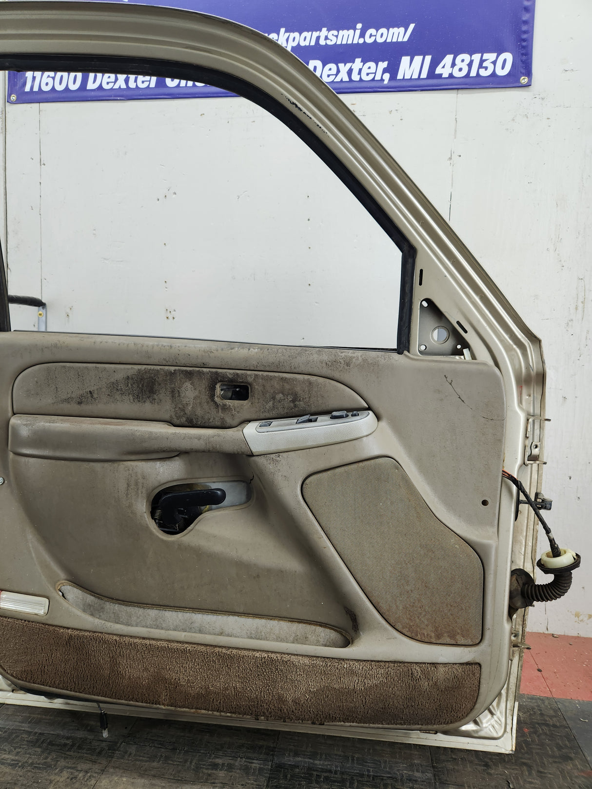 1999-2006 Chevrolet Silverado / GMC Sierra 1500 2500 3500 HD Front Driver side Door LH