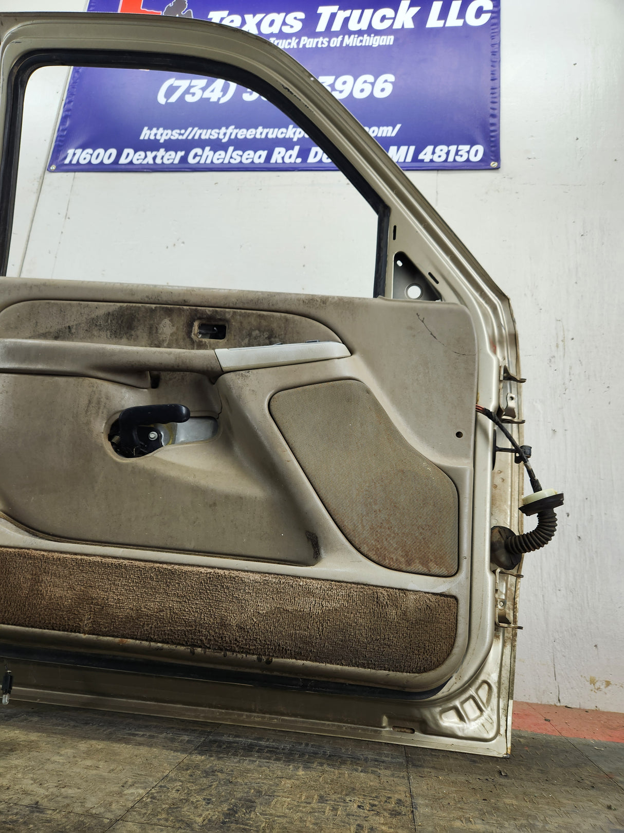 1999-2006 Chevrolet Silverado / GMC Sierra 1500 2500 3500 HD Front Driver side Door LH