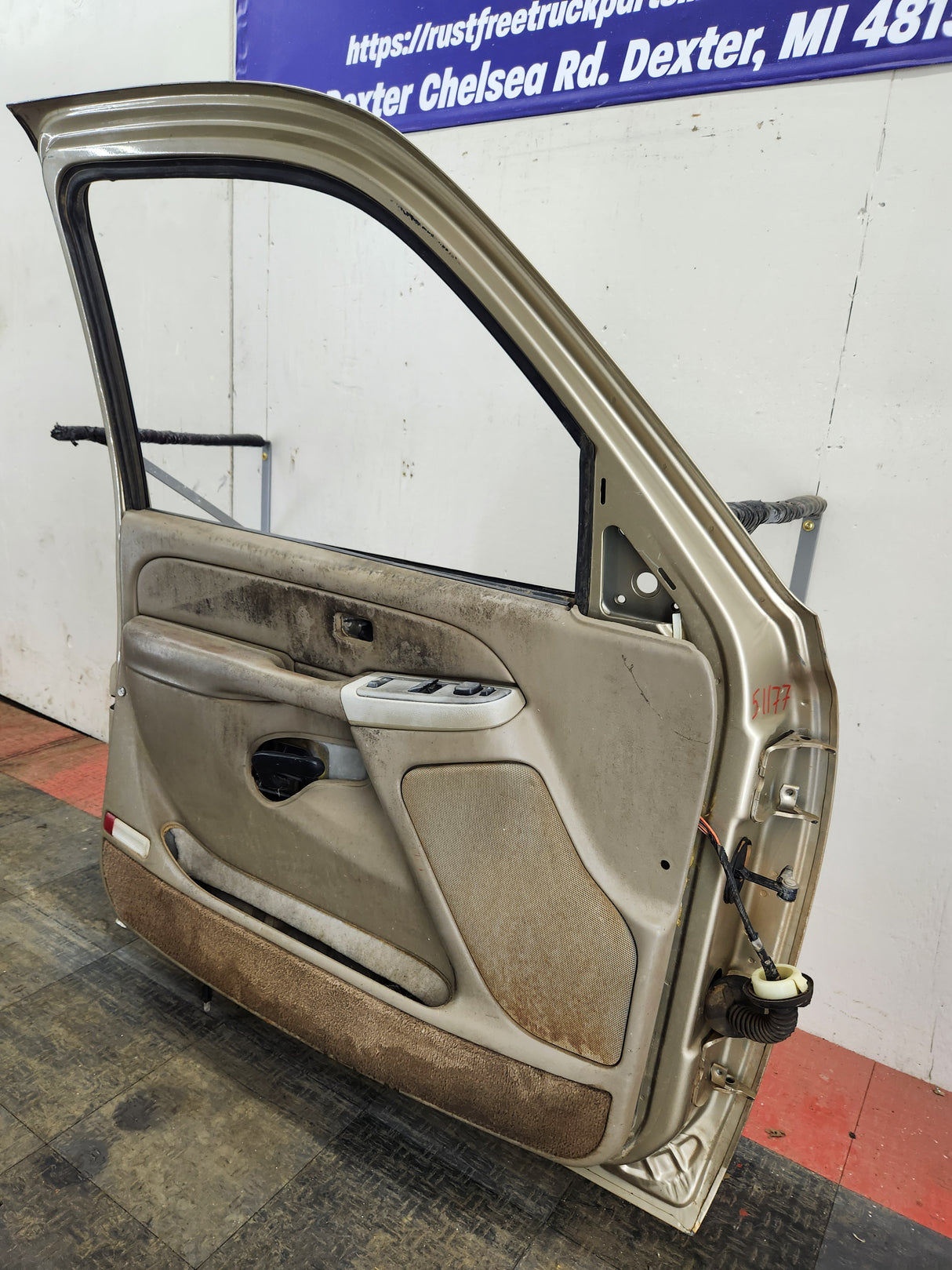 1999-2006 Chevrolet Silverado / GMC Sierra 1500 2500 3500 HD Front Driver side Door LH
