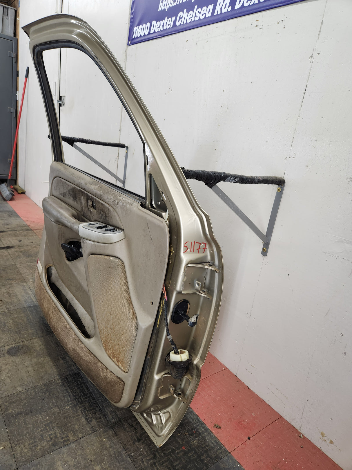 1999-2006 Chevrolet Silverado / GMC Sierra 1500 2500 3500 HD Front Driver side Door LH