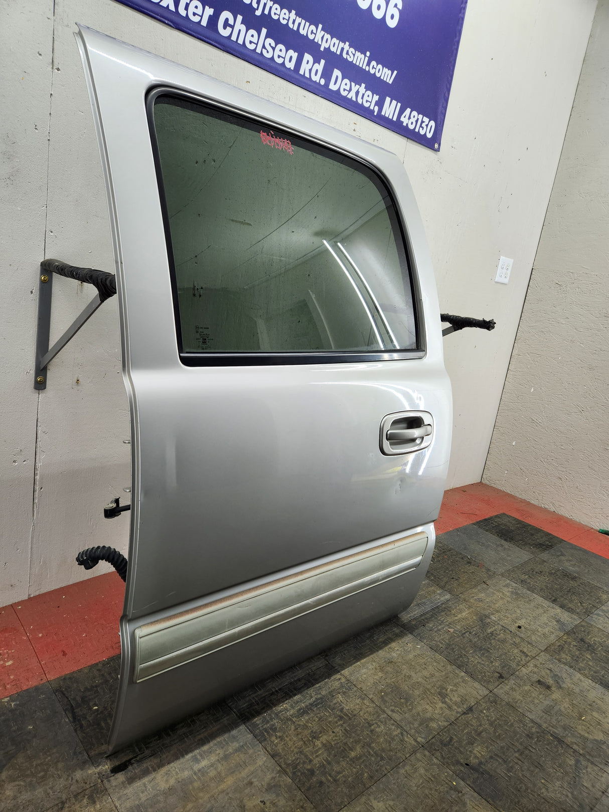 1999-2007 Chevrolet Silverado / GMC Sierra 1500 2500 3500 HD Driver side LH Crew Cab rear door