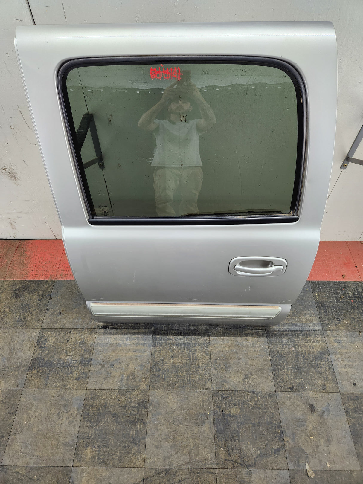 1999-2007 Chevrolet Silverado / GMC Sierra 1500 2500 3500 HD Driver side LH Crew Cab rear door