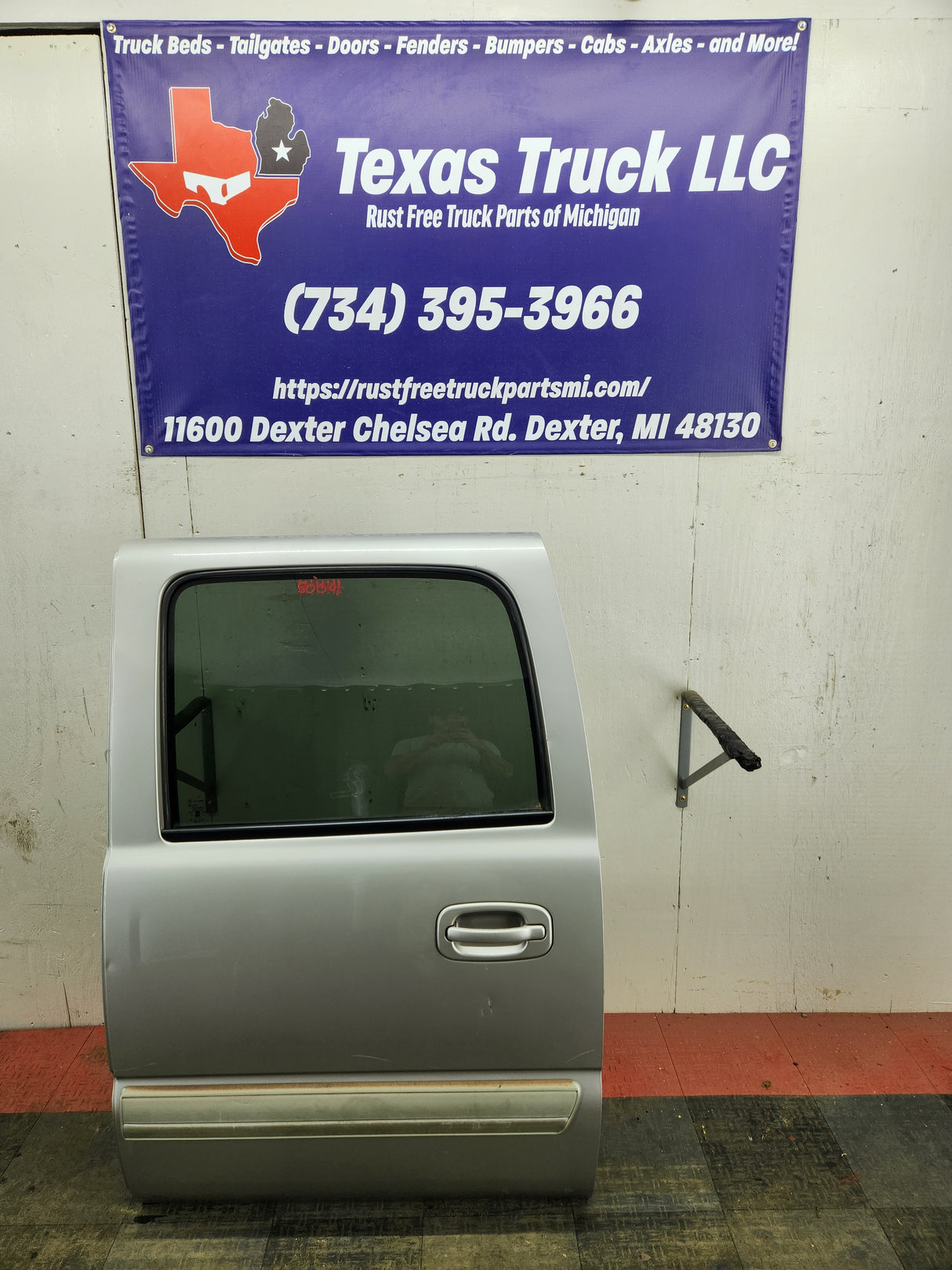 1999-2007 Chevrolet Silverado / GMC Sierra 1500 2500 3500 HD Driver side LH Crew Cab rear door