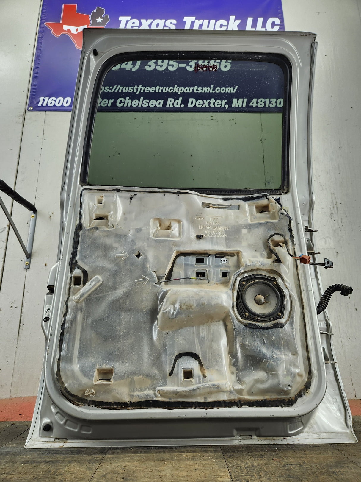 1999-2007 Chevrolet Silverado / GMC Sierra 1500 2500 3500 HD Driver side LH Crew Cab rear door