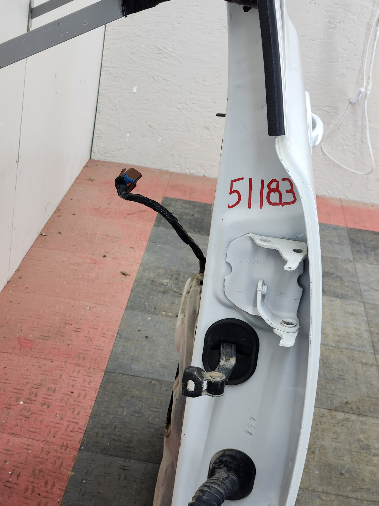 1999-2007 Chevrolet Silverado / GMC Sierra 1500 2500 3500 HD Driver side LH Crew Cab rear door