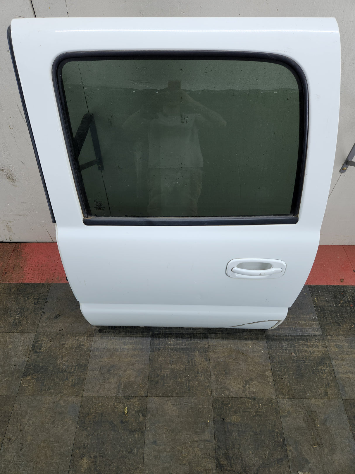 1999-2007 Chevrolet Silverado / GMC Sierra 1500 2500 3500 HD Driver side LH Crew Cab rear door