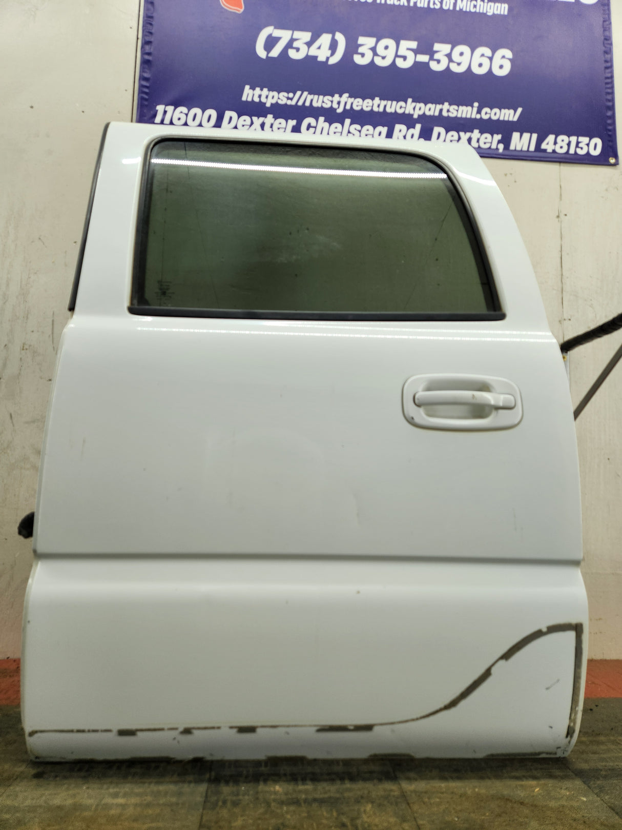 1999-2007 Chevrolet Silverado / GMC Sierra 1500 2500 3500 HD Driver side LH Crew Cab rear door