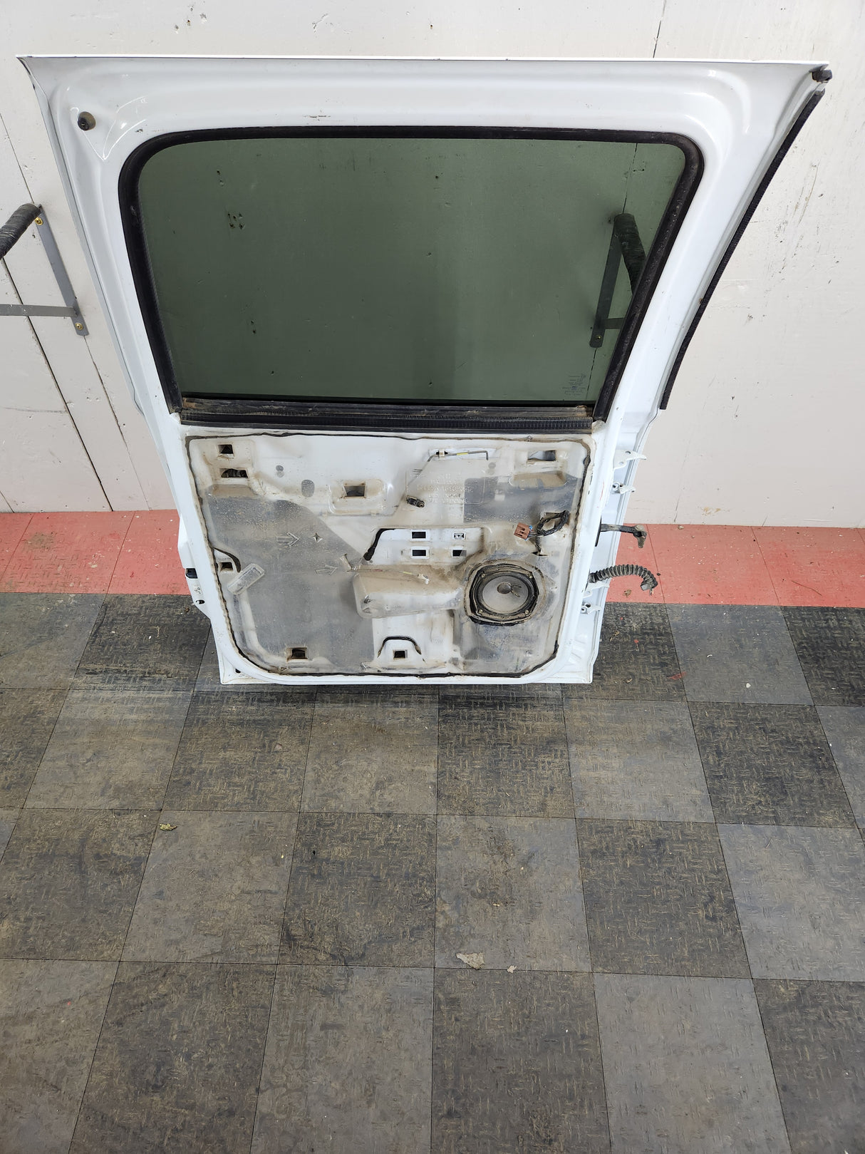 1999-2007 Chevrolet Silverado / GMC Sierra 1500 2500 3500 HD Driver side LH Crew Cab rear door