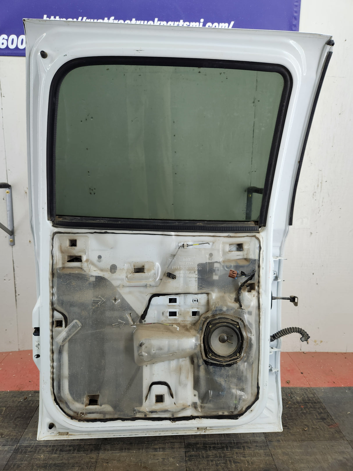 1999-2007 Chevrolet Silverado / GMC Sierra 1500 2500 3500 HD Driver side LH Crew Cab rear door