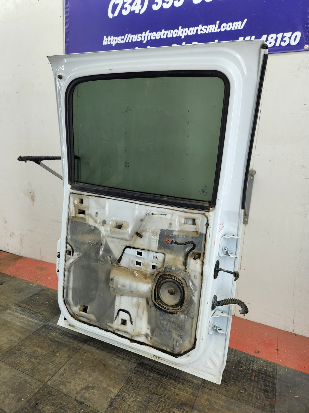 1999-2007 Chevrolet Silverado / GMC Sierra 1500 2500 3500 HD Driver side LH Crew Cab rear door