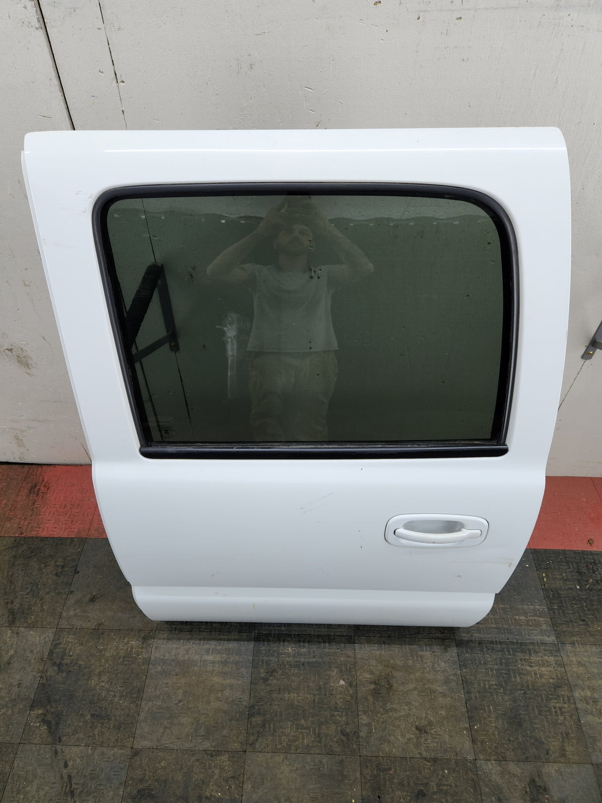 1999-2007 Chevrolet Silverado / GMC Sierra 1500 2500 3500 HD Driver side LH Crew Cab rear door