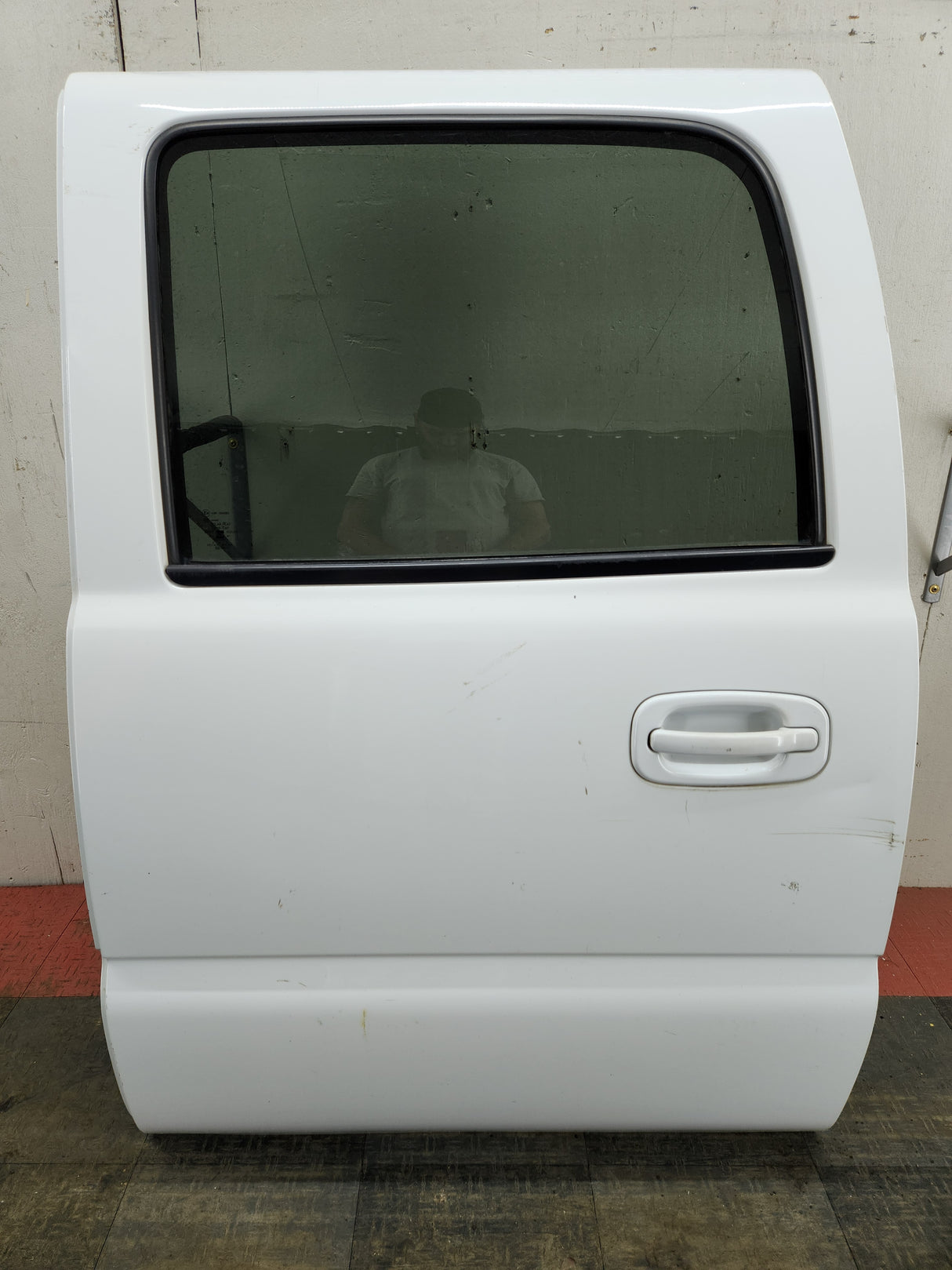 1999-2007 Chevrolet Silverado / GMC Sierra 1500 2500 3500 HD Driver side LH Crew Cab rear door