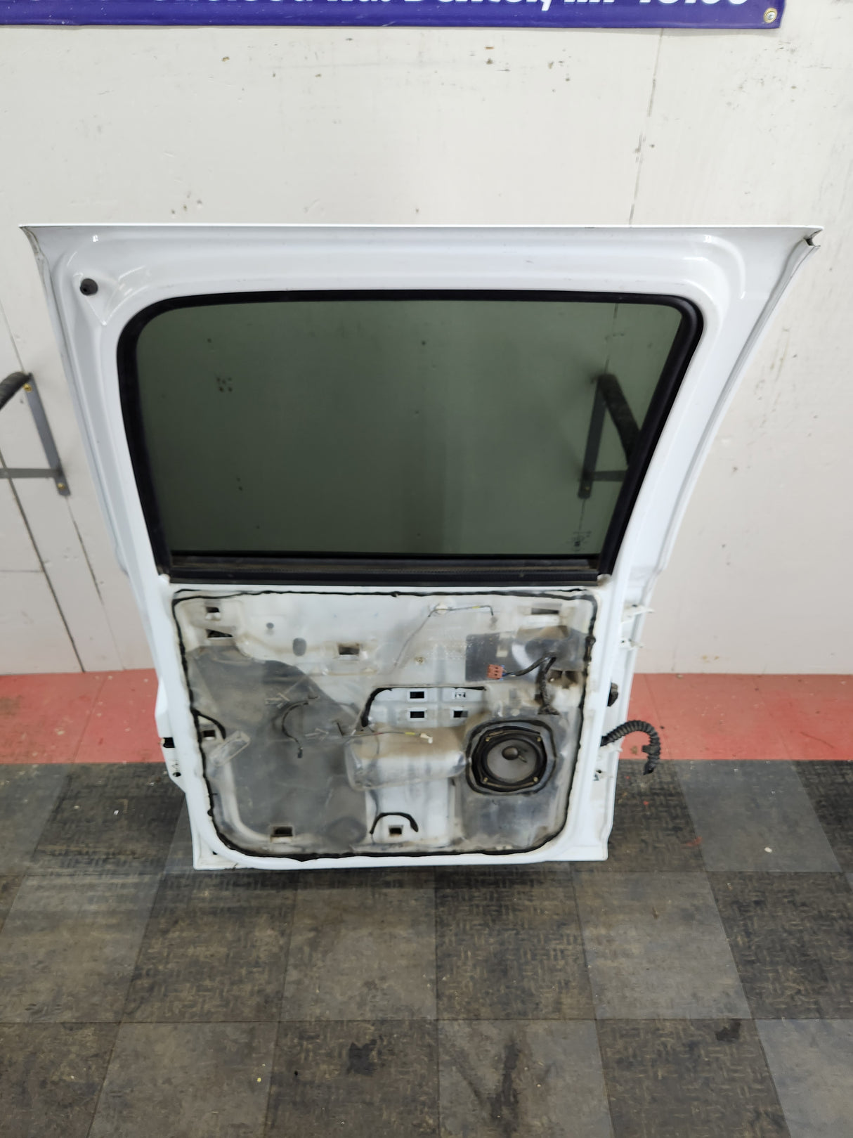 1999-2007 Chevrolet Silverado / GMC Sierra 1500 2500 3500 HD Driver side LH Crew Cab rear door