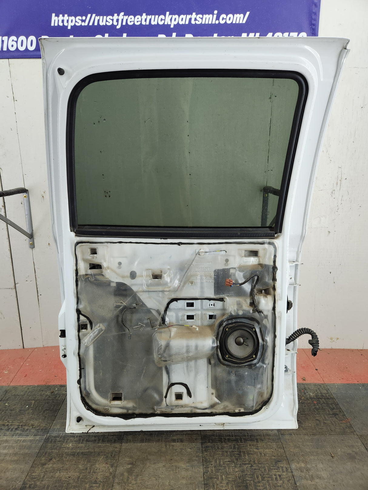 1999-2007 Chevrolet Silverado / GMC Sierra 1500 2500 3500 HD Driver side LH Crew Cab rear door