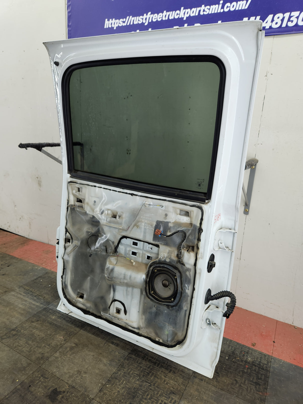 1999-2007 Chevrolet Silverado / GMC Sierra 1500 2500 3500 HD Driver side LH Crew Cab rear door