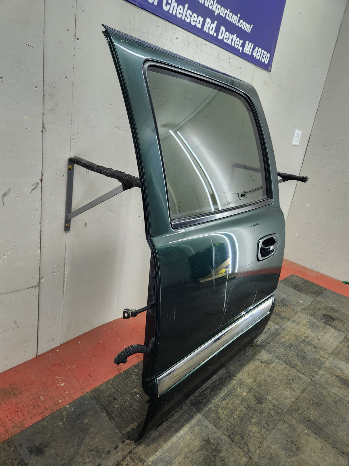 1999-2007 Chevrolet Silverado / GMC Sierra 1500 2500 3500 HD Rear Driver side LH Crew Cab rear door