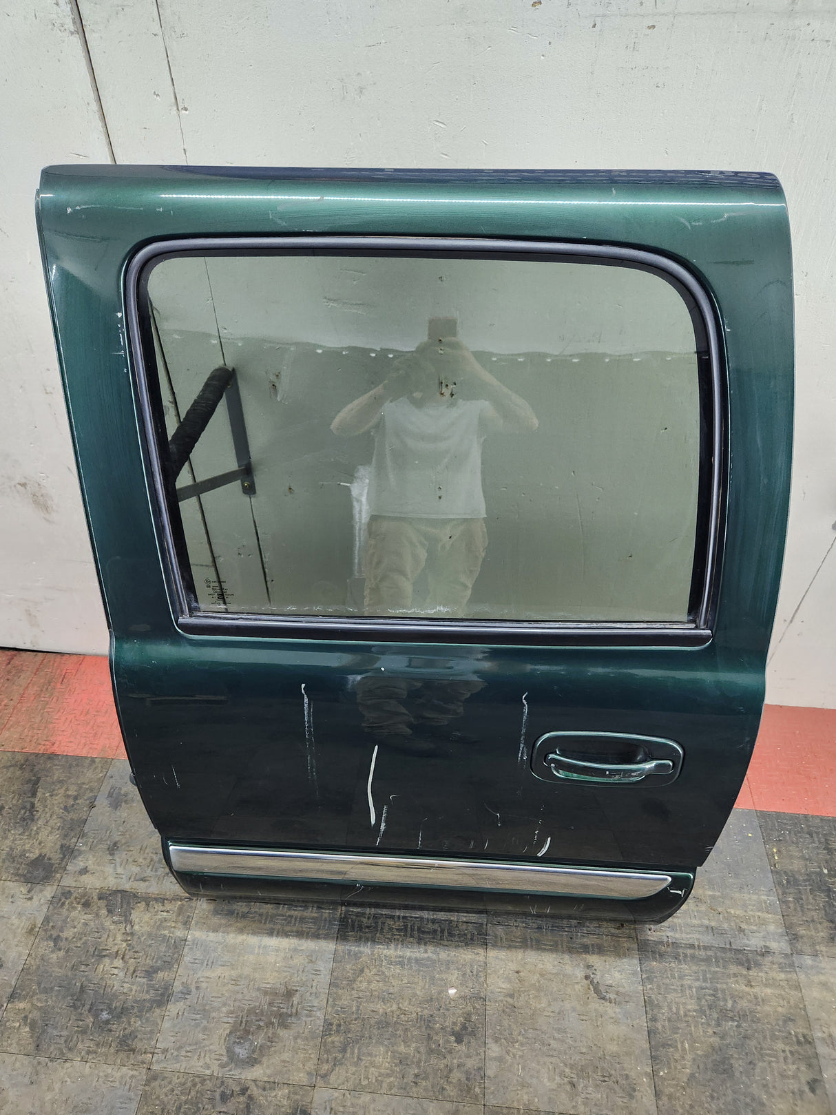 1999-2007 Chevrolet Silverado / GMC Sierra 1500 2500 3500 HD Rear Driver side LH Crew Cab rear door