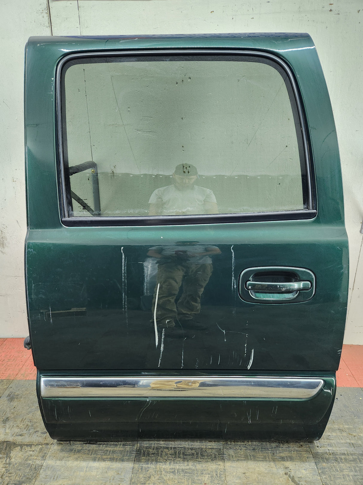 1999-2007 Chevrolet Silverado / GMC Sierra 1500 2500 3500 HD Rear Driver side LH Crew Cab rear door