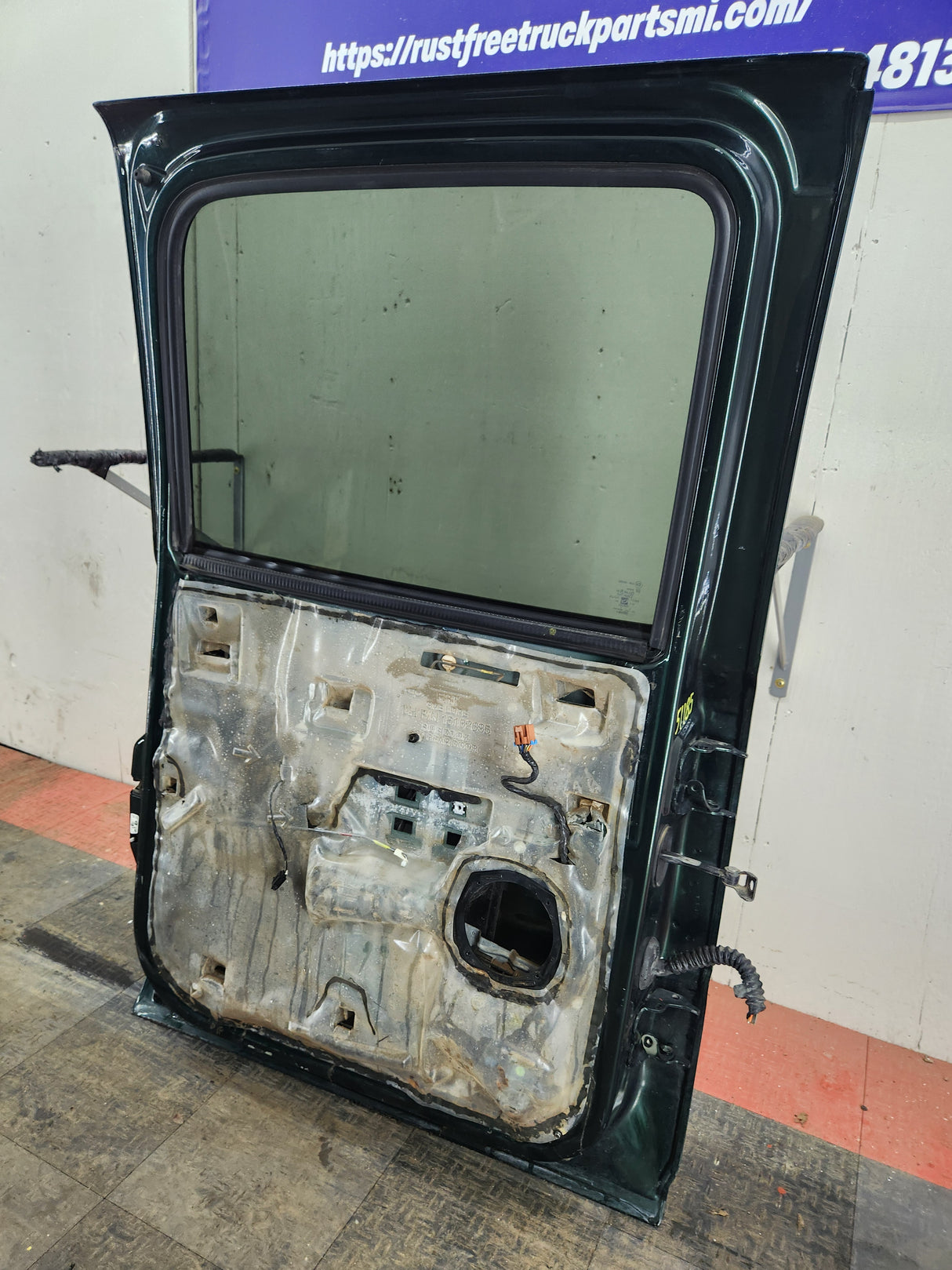 1999-2007 Chevrolet Silverado / GMC Sierra 1500 2500 3500 HD Rear Driver side LH Crew Cab rear door