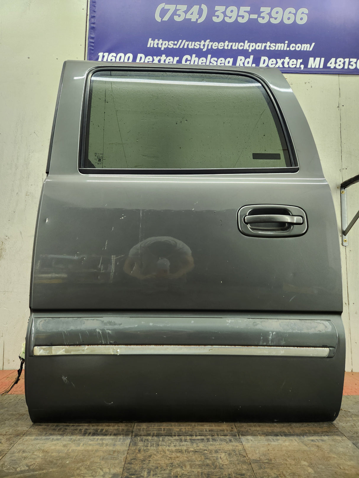 1999-2007 Chevrolet Silverado / GMC Sierra 1500 2500 3500 HD Driver side LH Crew Cab rear door