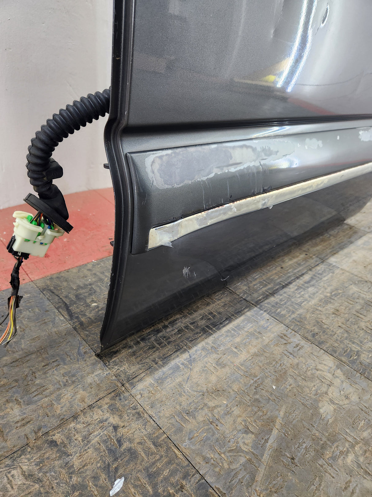 1999-2007 Chevrolet Silverado / GMC Sierra 1500 2500 3500 HD Driver side LH Crew Cab rear door