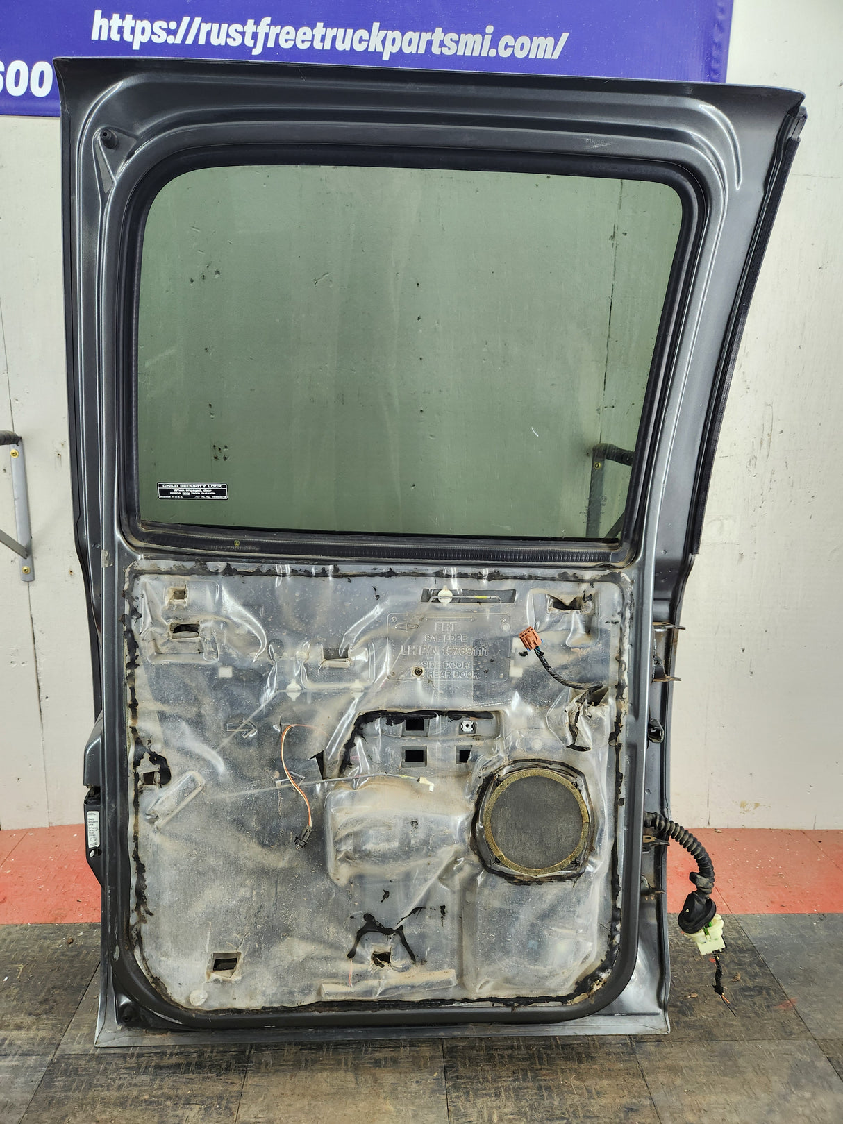 1999-2007 Chevrolet Silverado / GMC Sierra 1500 2500 3500 HD Driver side LH Crew Cab rear door