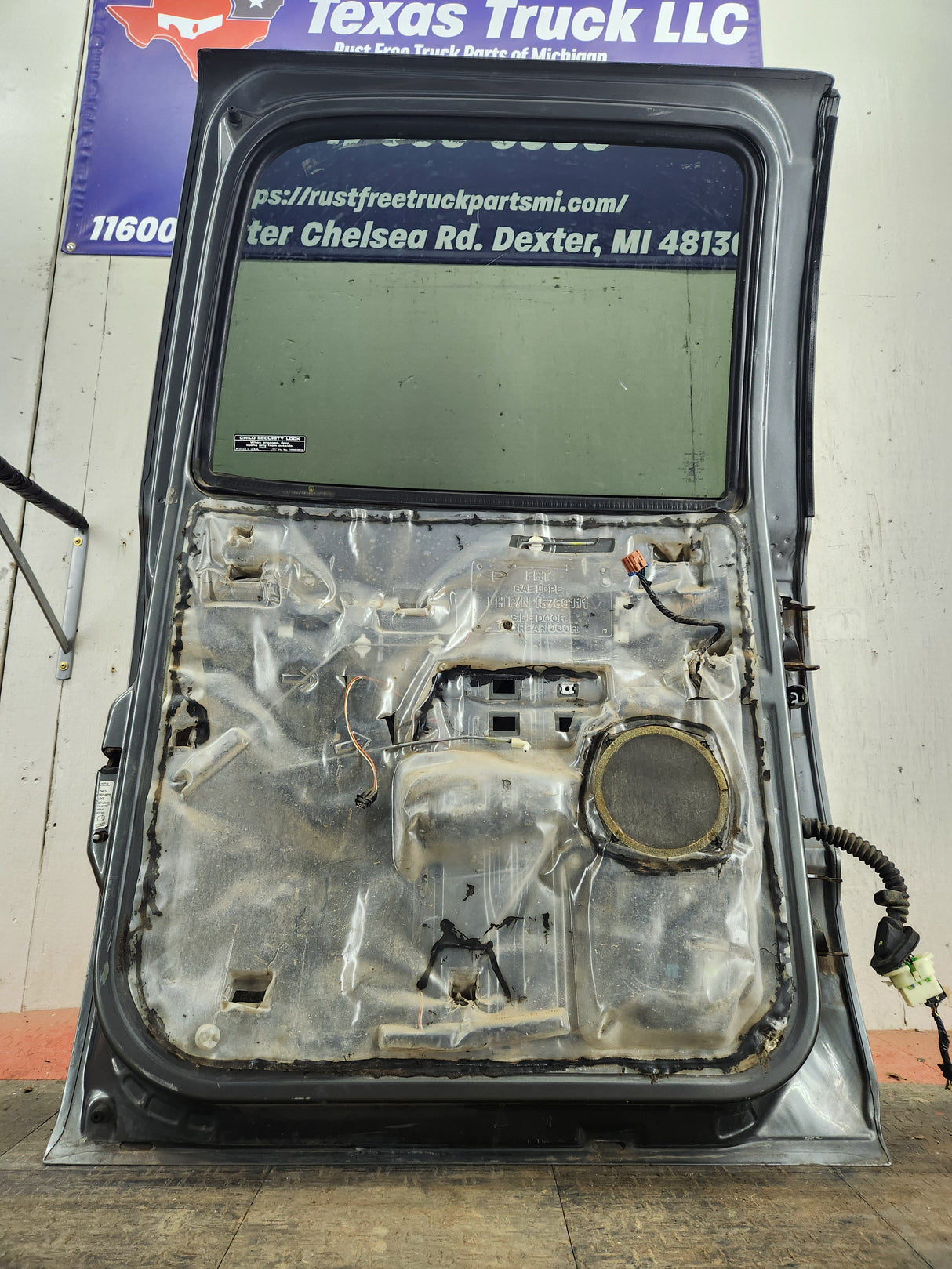 1999-2007 Chevrolet Silverado / GMC Sierra 1500 2500 3500 HD Driver side LH Crew Cab rear door