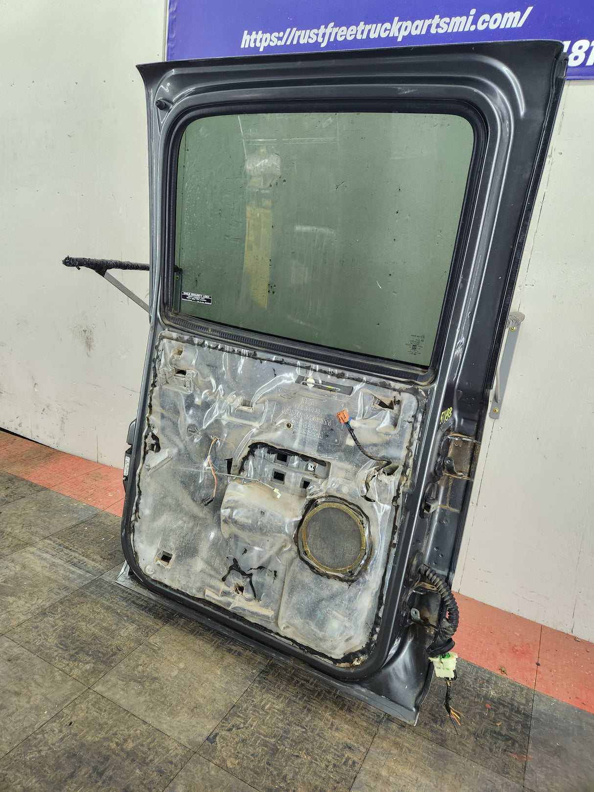 1999-2007 Chevrolet Silverado / GMC Sierra 1500 2500 3500 HD Driver side LH Crew Cab rear door